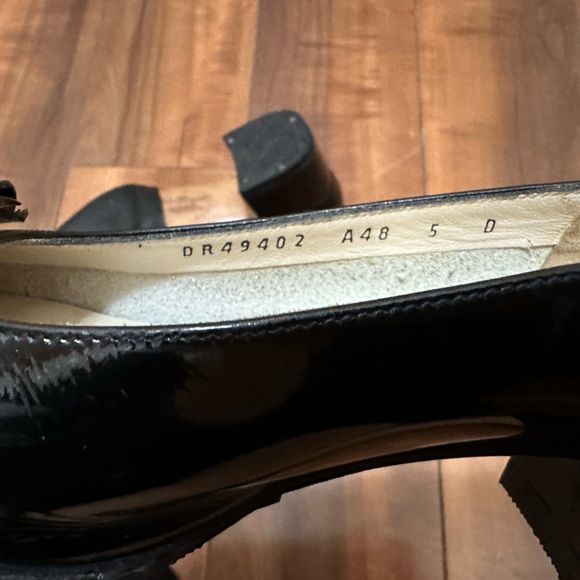 Salvatore Ferragamo Bowtie Black Patent Leather Heeled Shoes - Size 5 - Picture 13 of 14